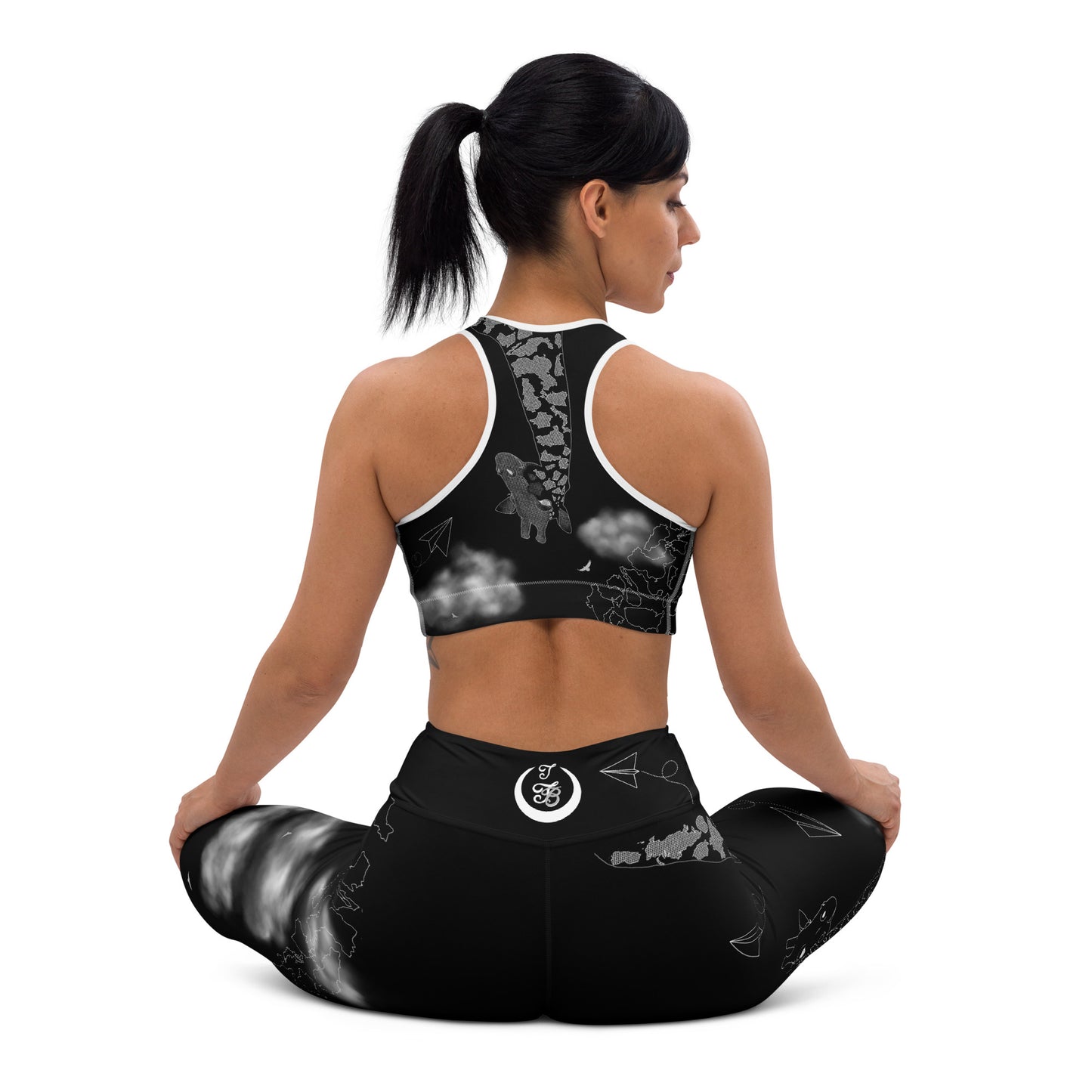 Countries Giraffe Yoga Leggings --- Black